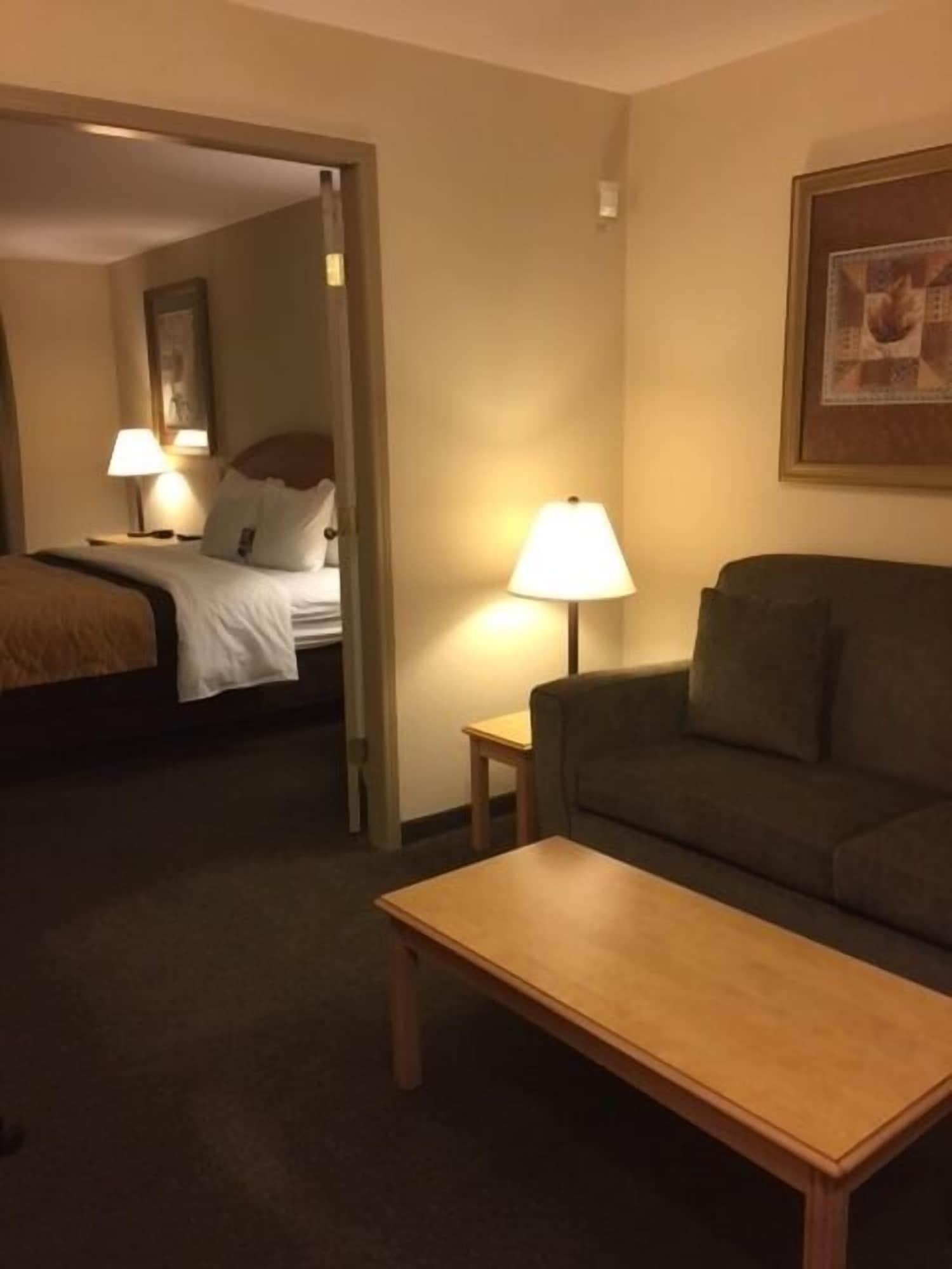 Comfort Inn & Suites Salmon Arm Esterno foto