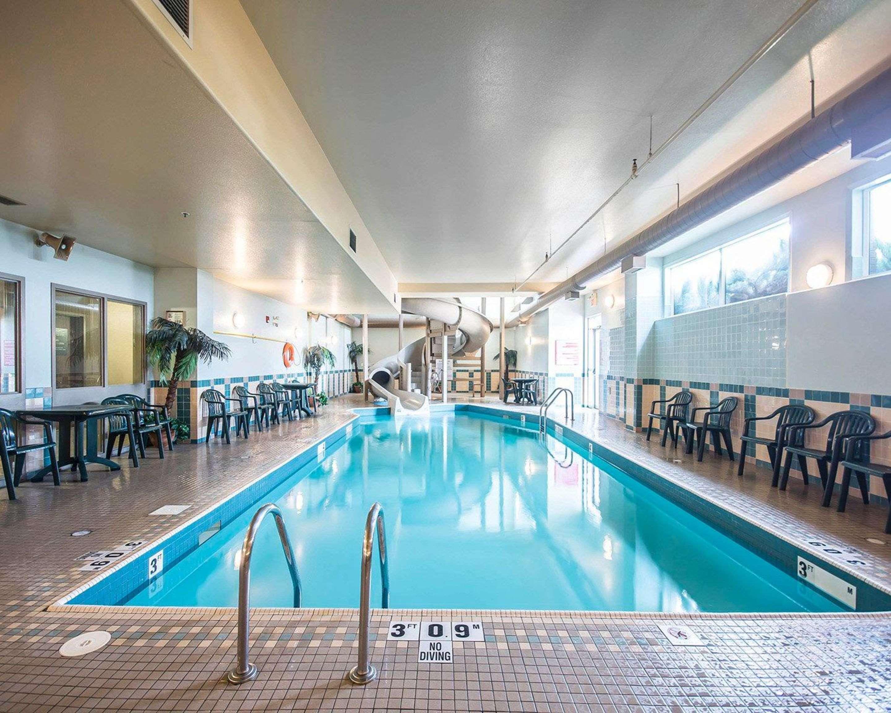 Comfort Inn & Suites Salmon Arm Esterno foto