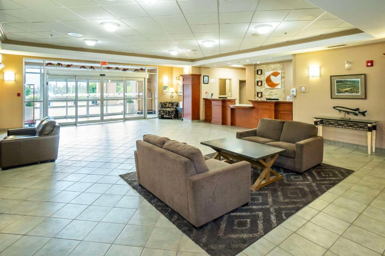 Comfort Inn & Suites Salmon Arm Esterno foto