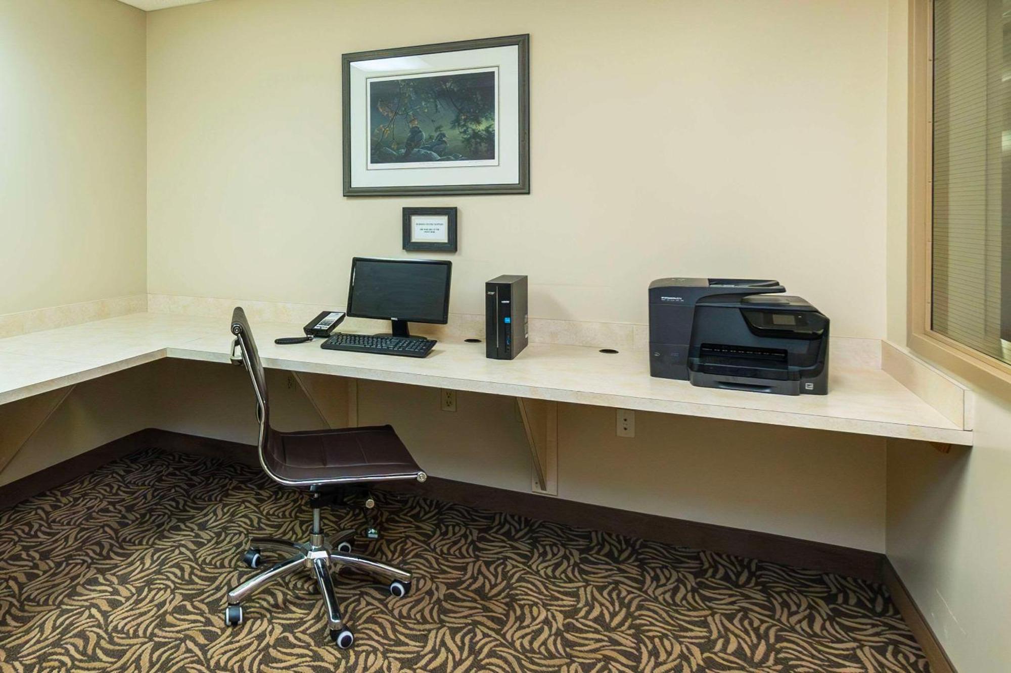 Comfort Inn & Suites Salmon Arm Esterno foto