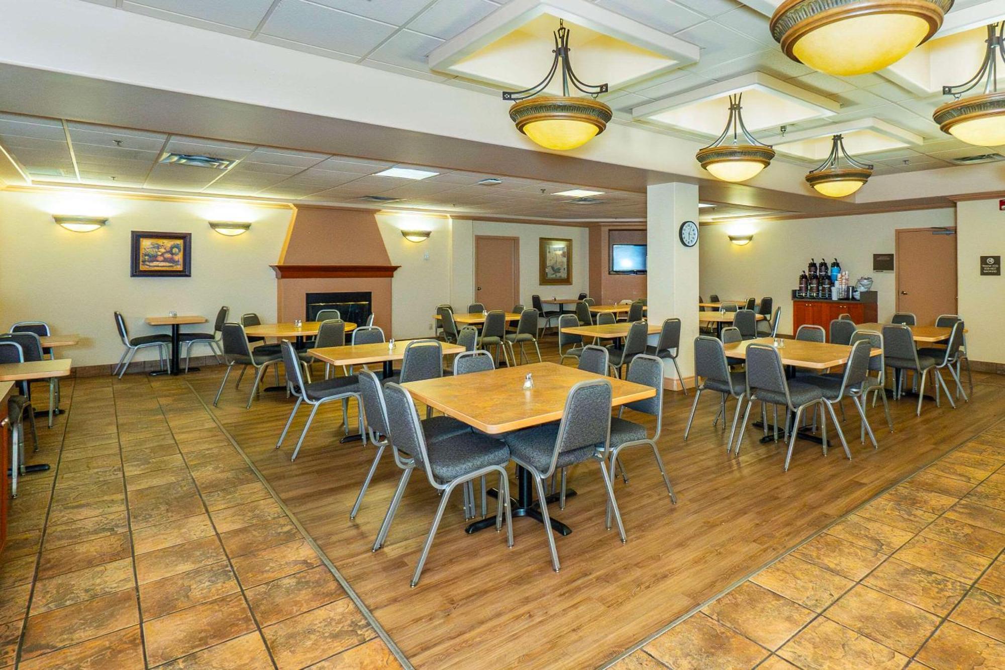 Comfort Inn & Suites Salmon Arm Esterno foto