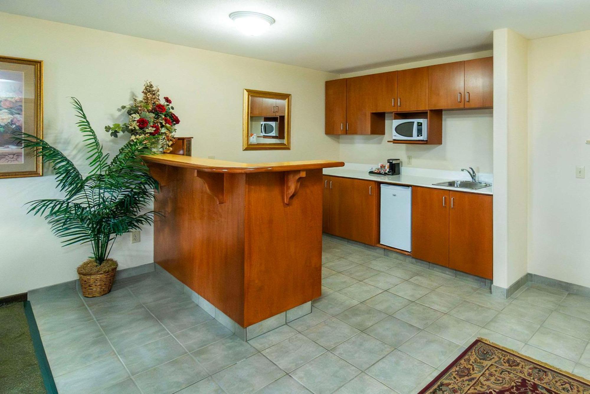 Comfort Inn & Suites Salmon Arm Esterno foto