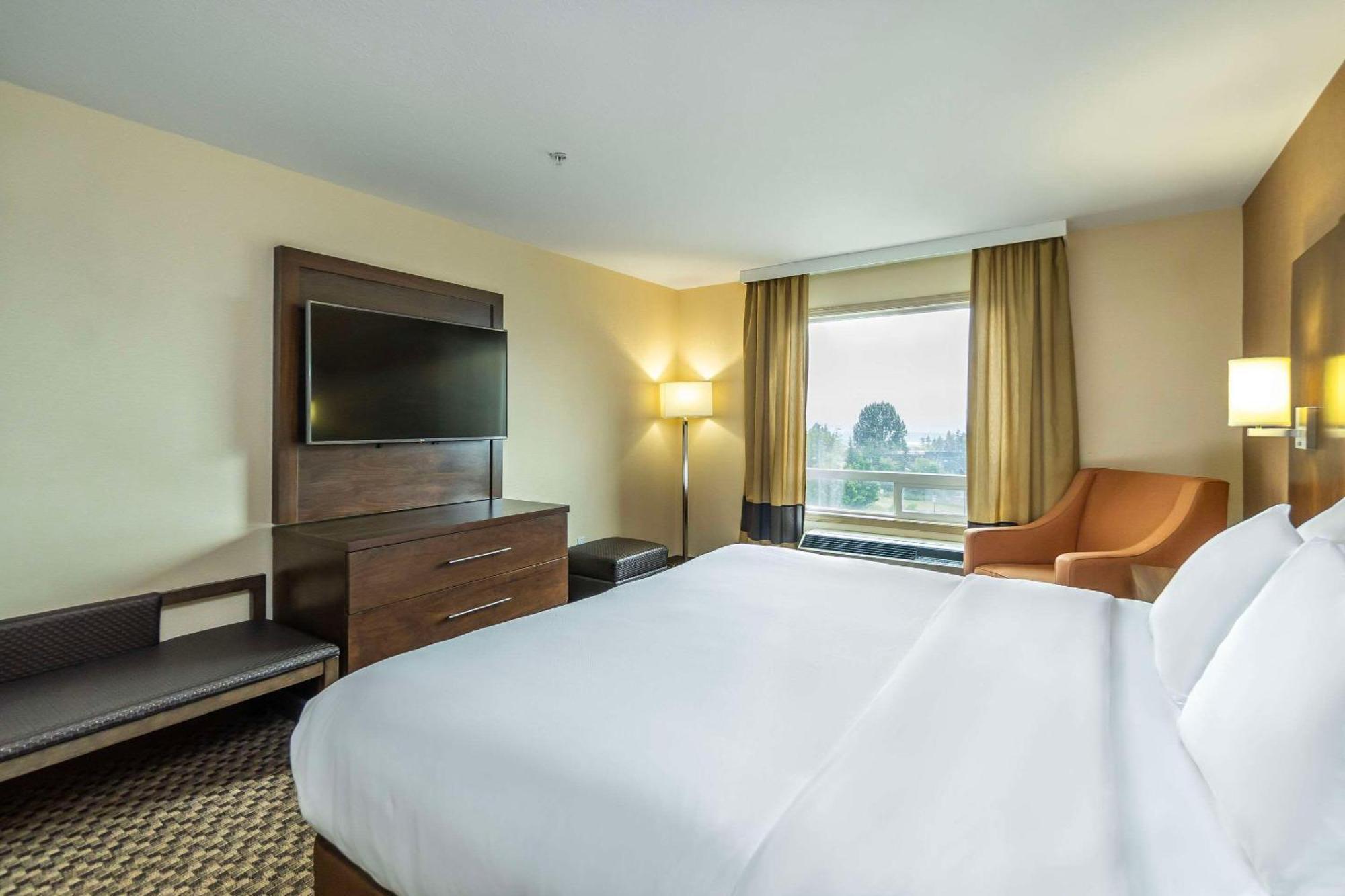 Comfort Inn & Suites Salmon Arm Esterno foto