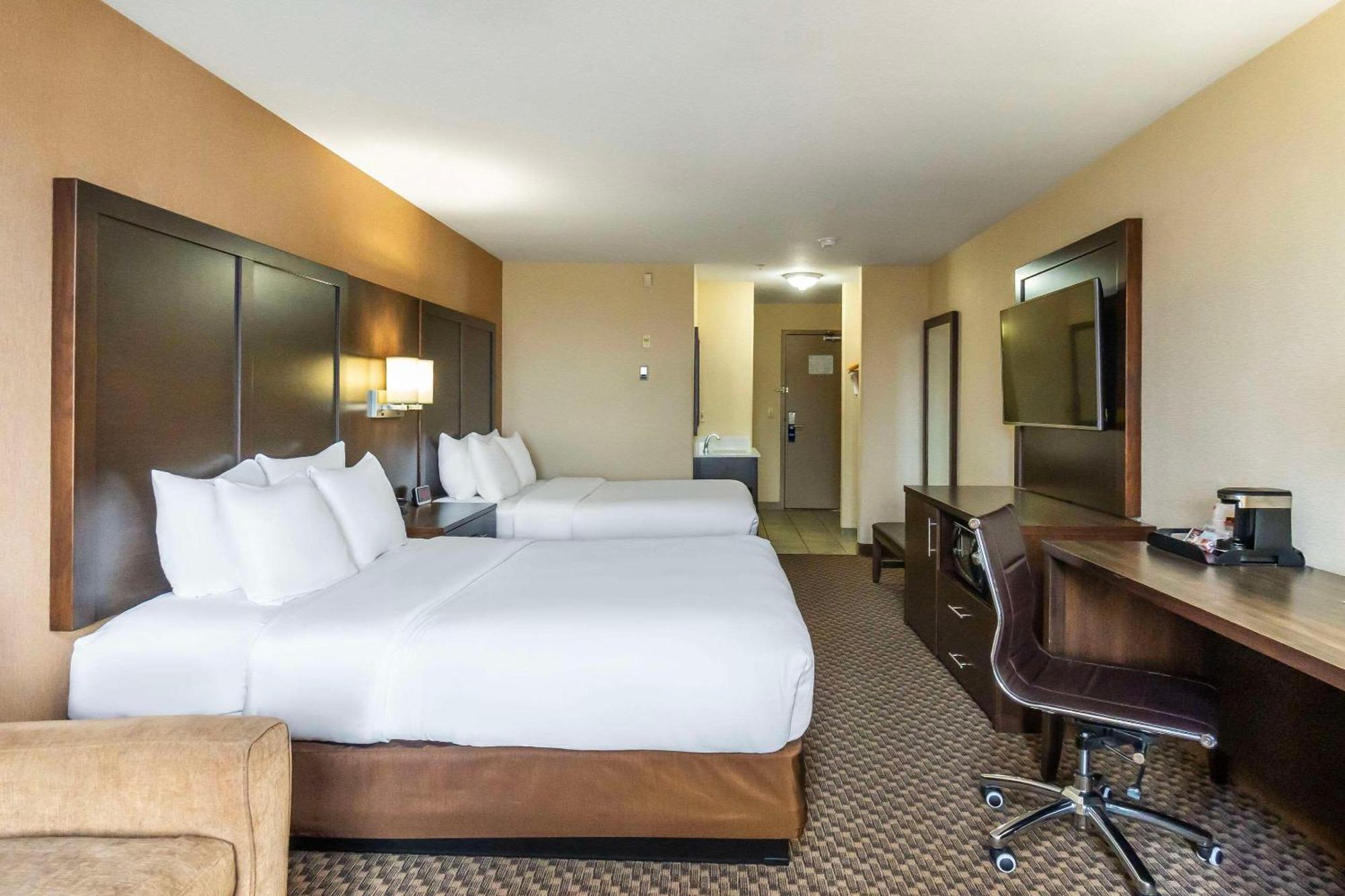 Comfort Inn & Suites Salmon Arm Esterno foto