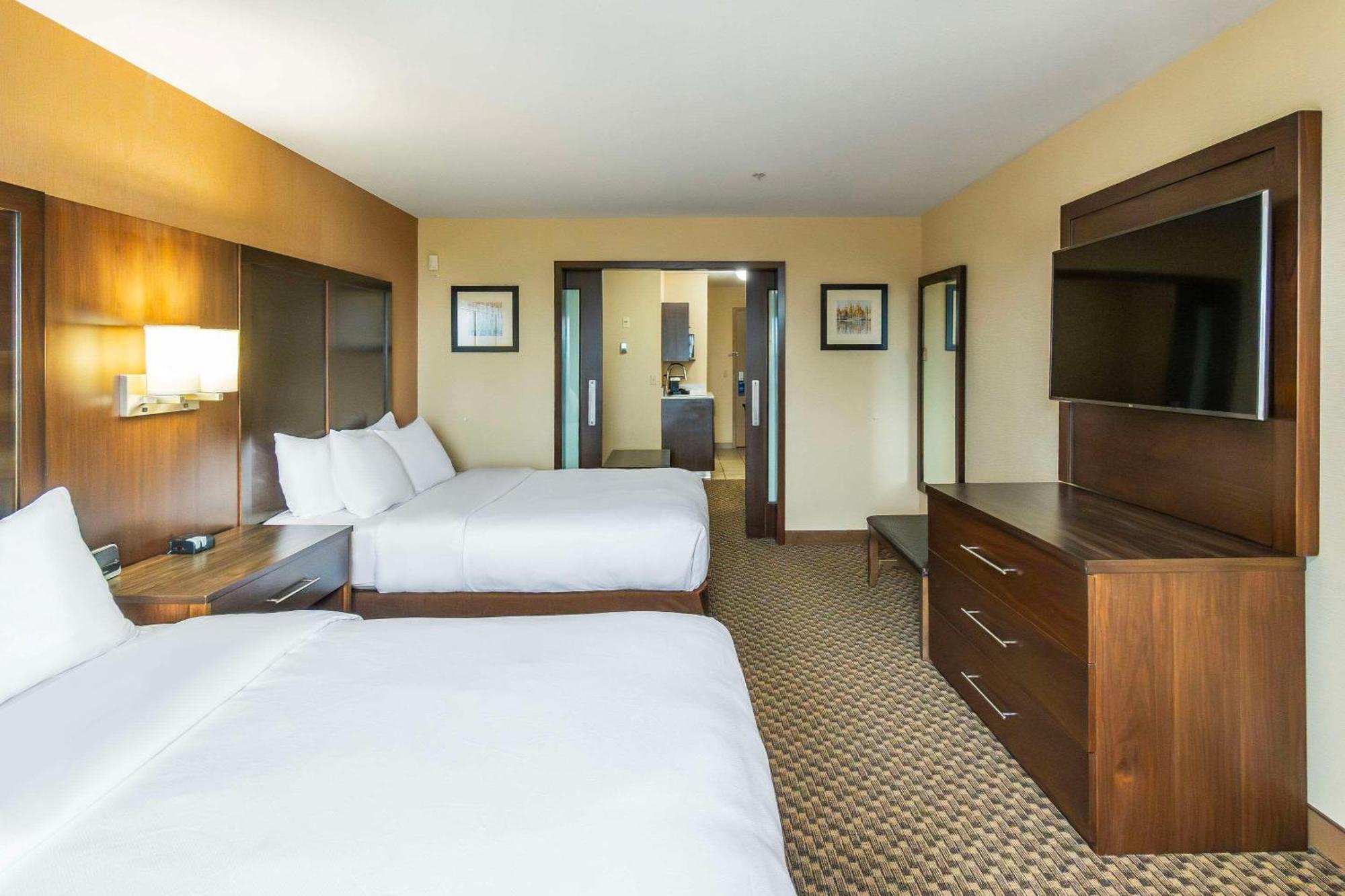 Comfort Inn & Suites Salmon Arm Esterno foto