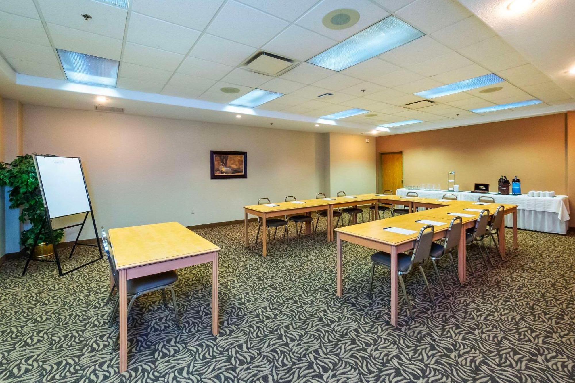 Comfort Inn & Suites Salmon Arm Esterno foto