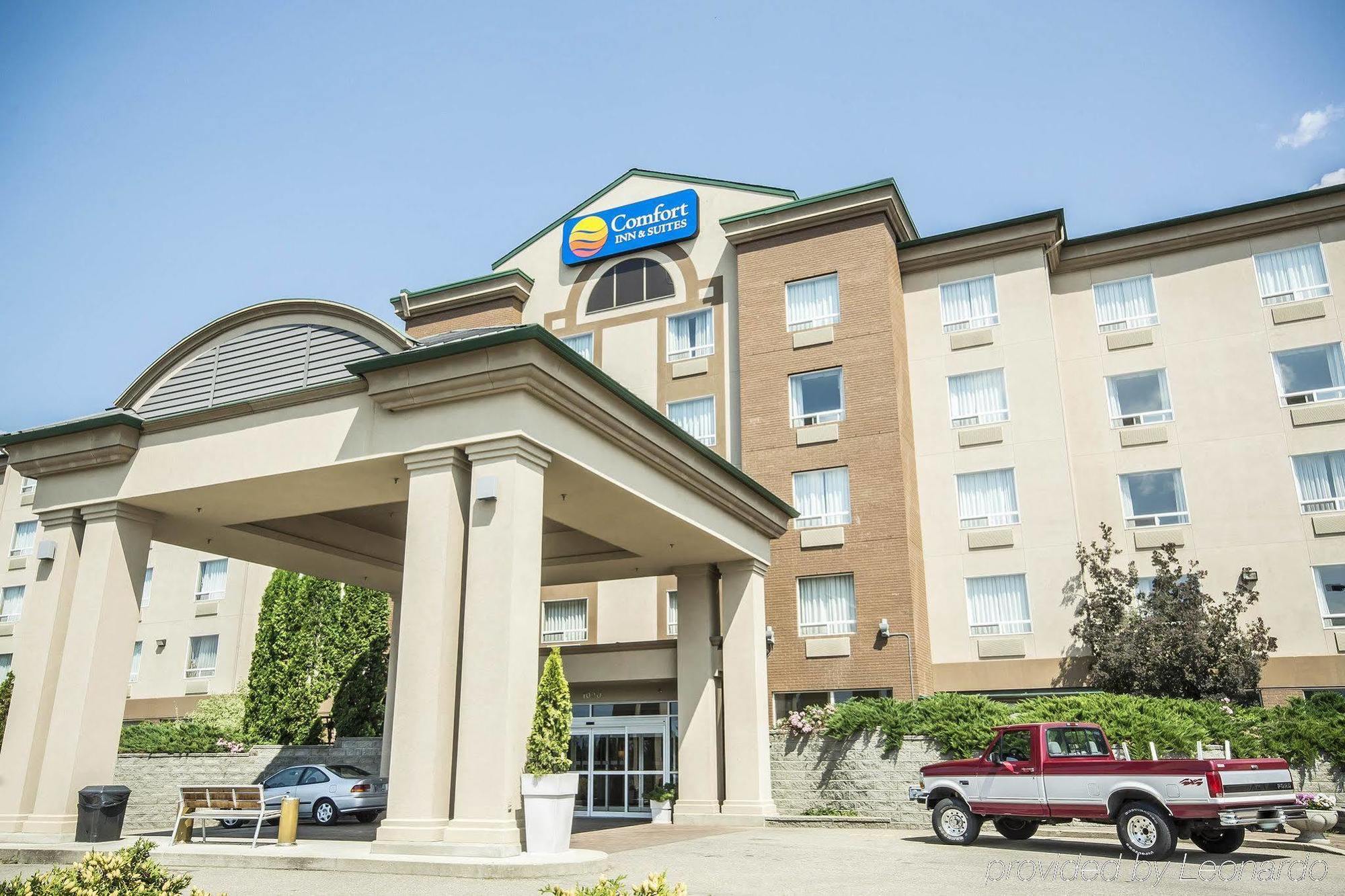 Comfort Inn & Suites Salmon Arm Esterno foto