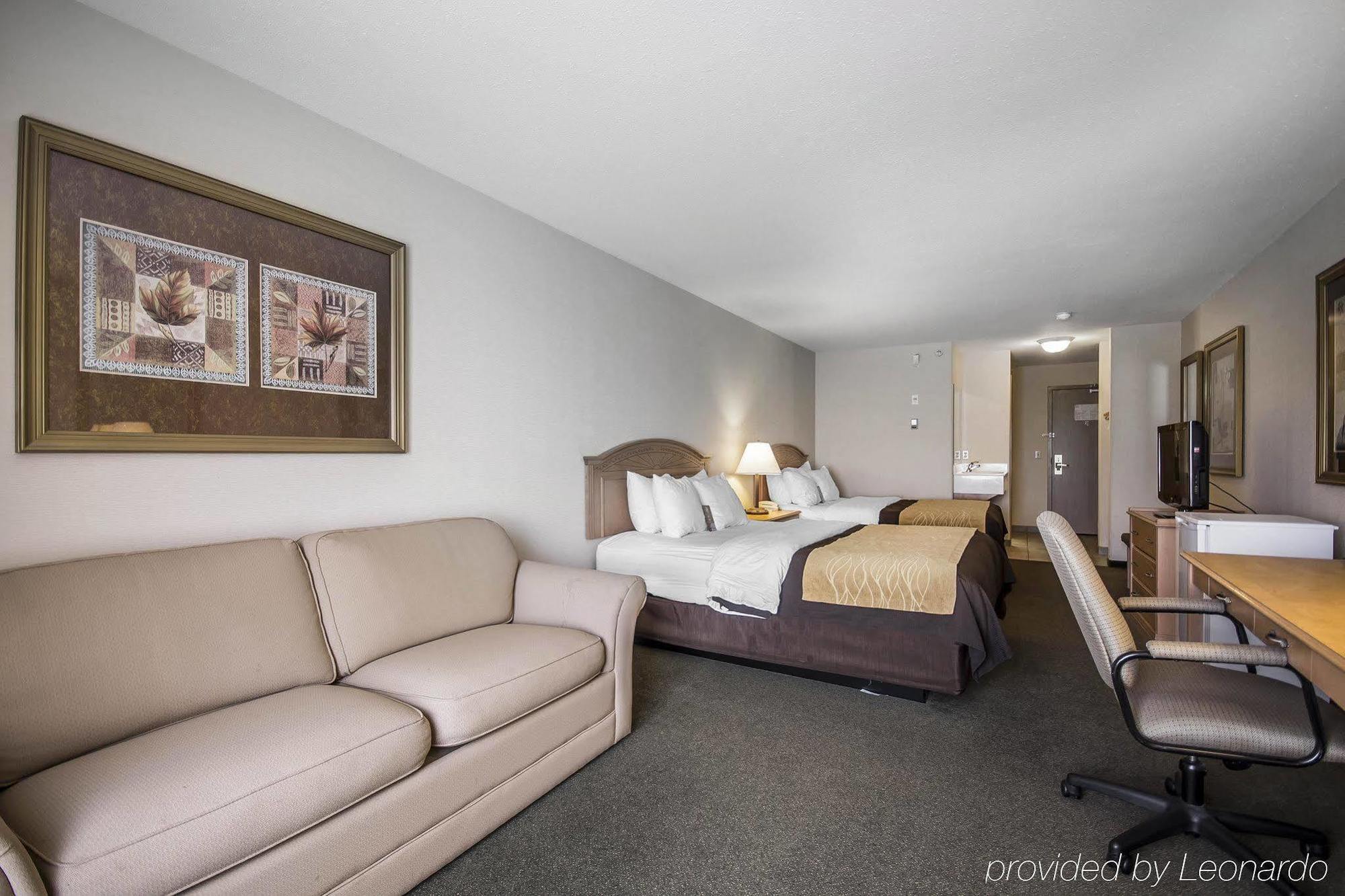 Comfort Inn & Suites Salmon Arm Esterno foto