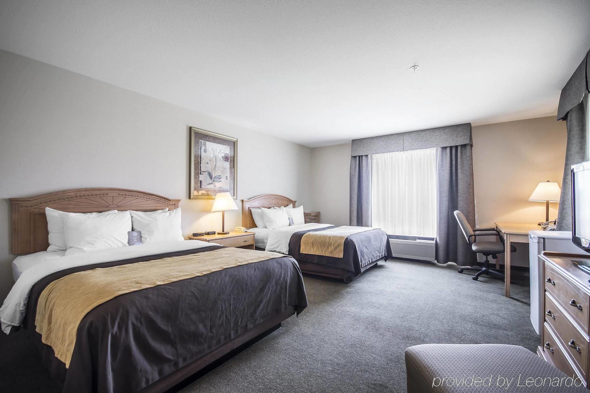 Comfort Inn & Suites Salmon Arm Esterno foto